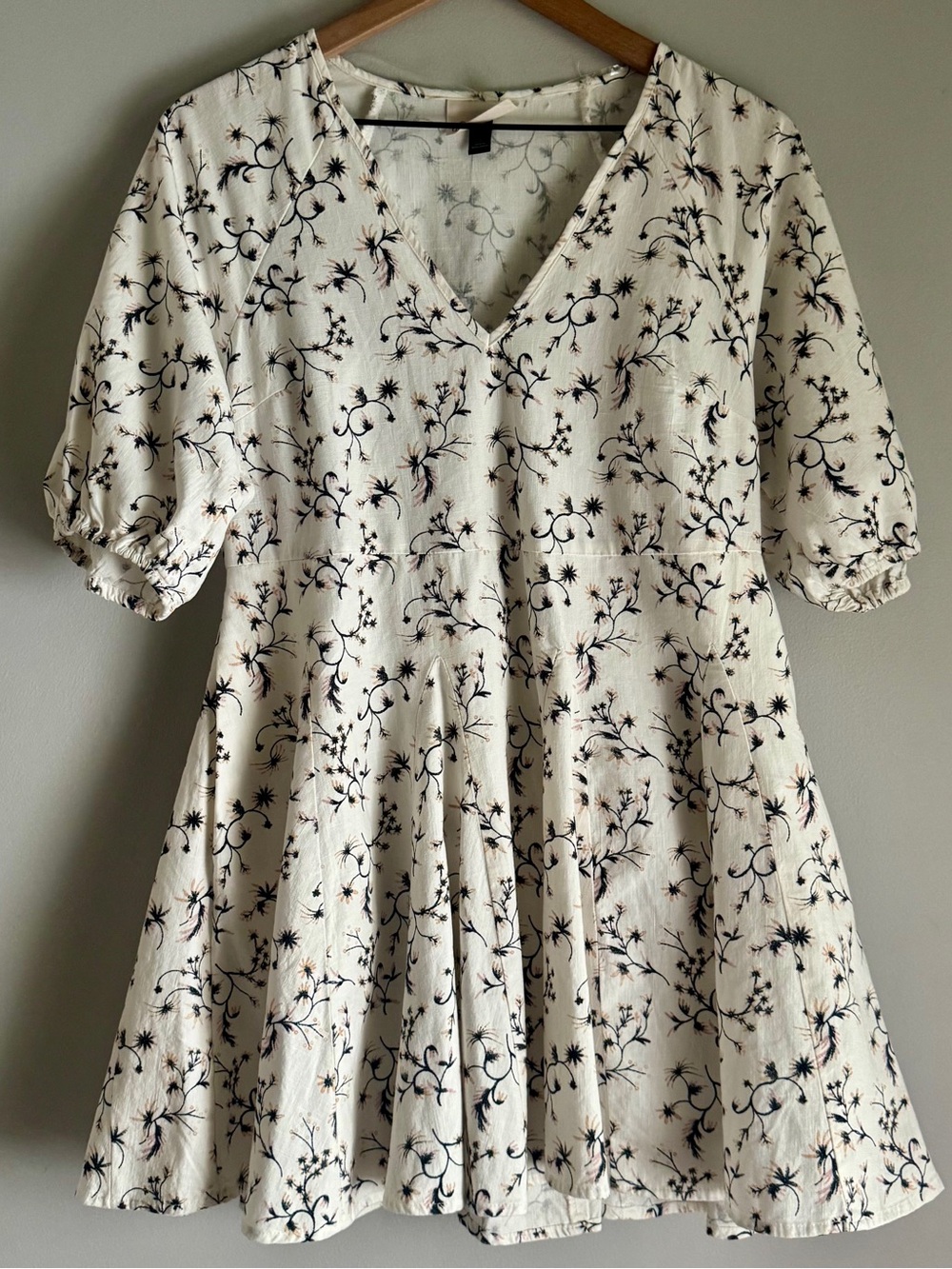 Universal Thread Fit & Flare Short Puff Sleeve Mini Floral Dress Size Small - Picture 3 of 9